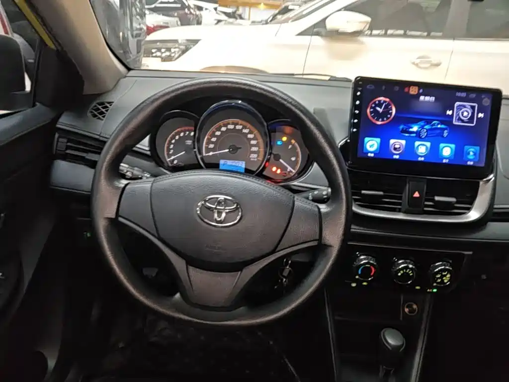 Toyota Yaris L 2020 — фото 11
