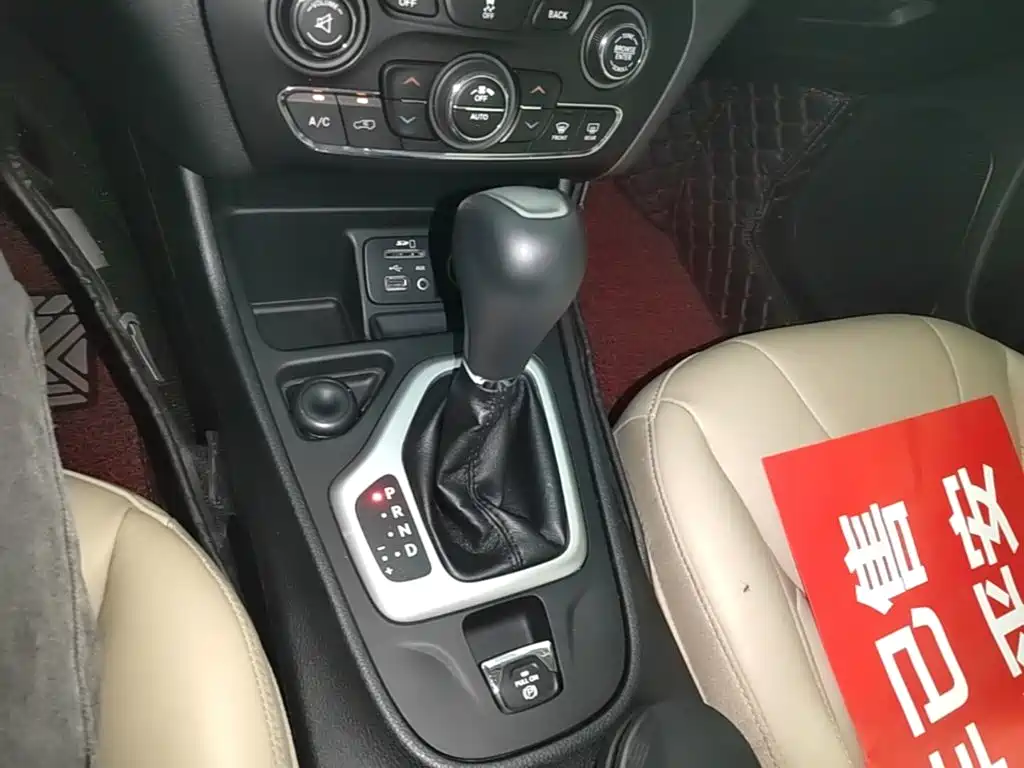 Jeep Cherokee 2017 — фото 14