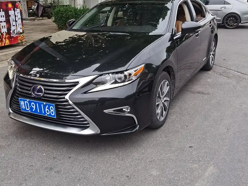 Lexus ES 2016 — фото 1