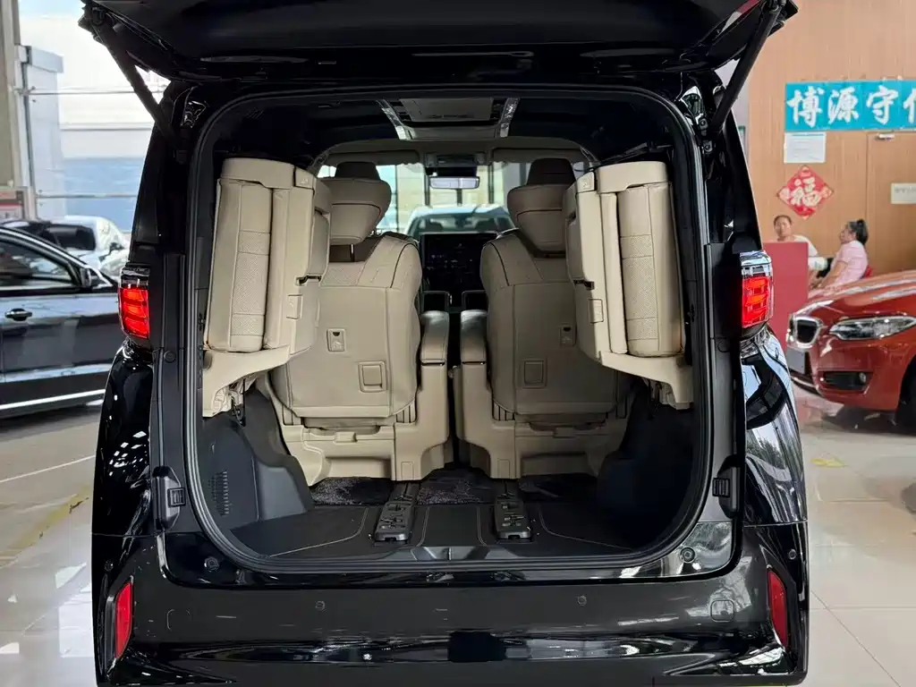 Toyota Alphard 2025 — фото 21