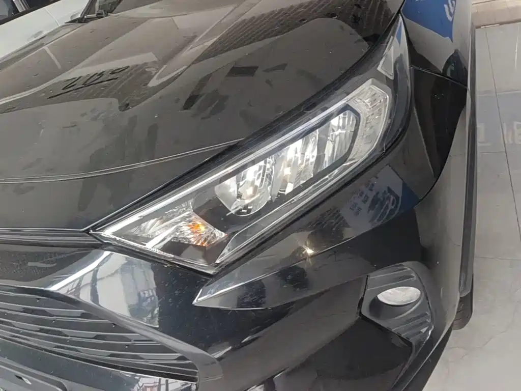 Toyota RAV4 2023 — фото 24