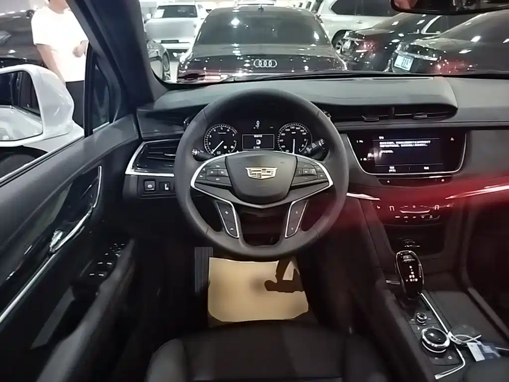 Cadillac XT5 2024 — фото 11