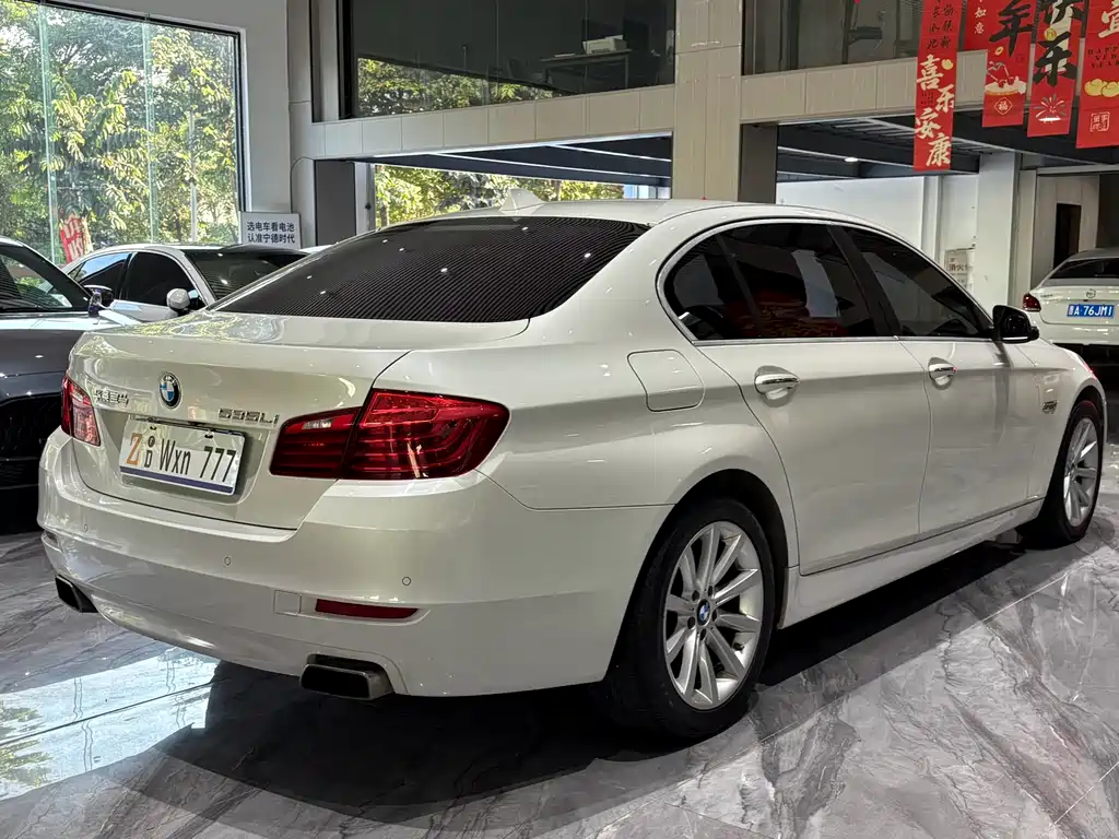 BMW 5 Series 2016 — фото 31