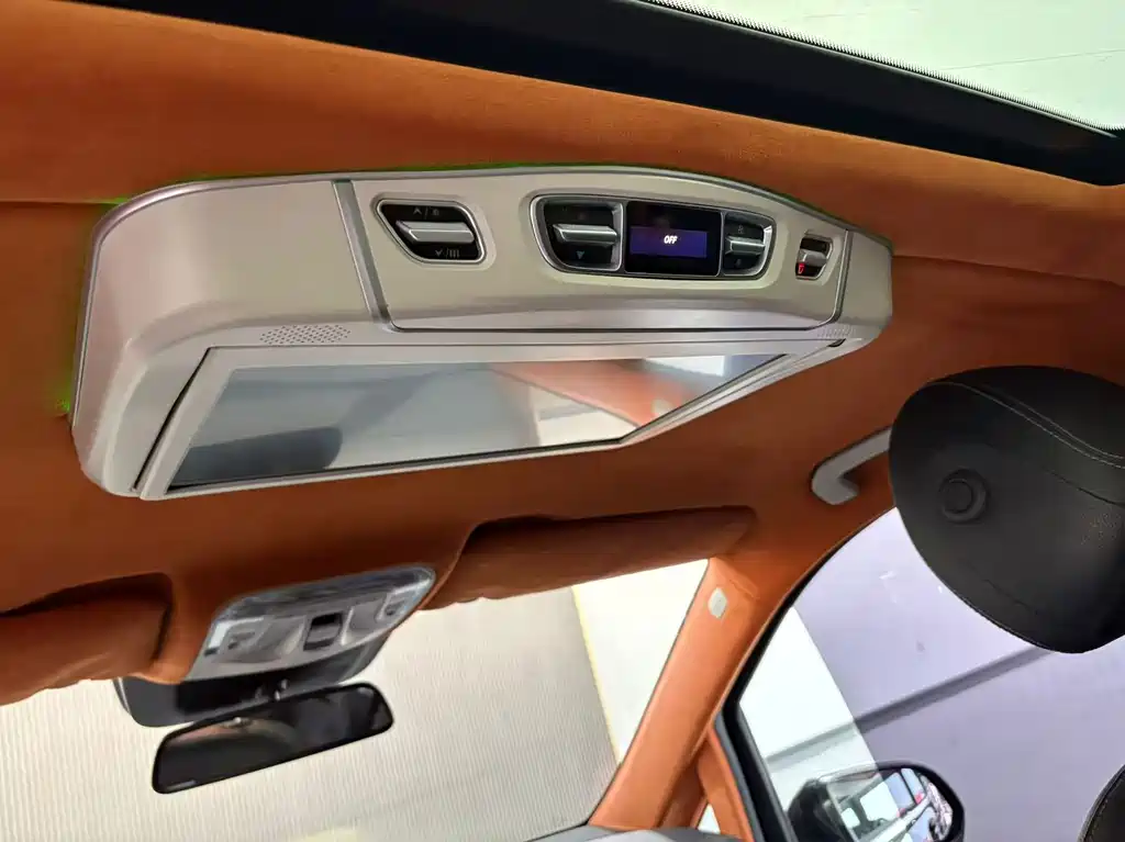 Mercedes-Benz V-Class 2021 — фото 11