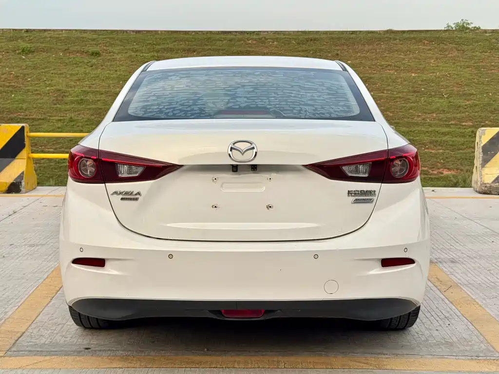 Mazda 3 Axela 2019 — фото 8