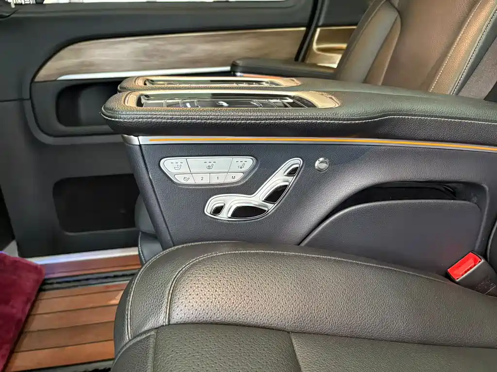 Mercedes-Benz V-Class 2021 — фото 12