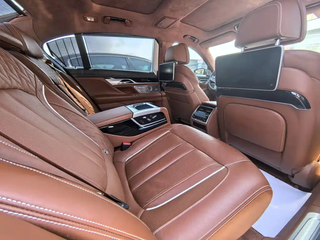 BMW 7 Series 2019 — фото 11