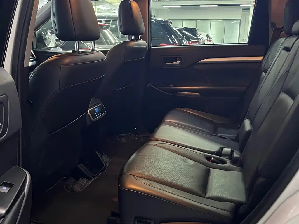 Toyota Highlander 2020 — фото 15