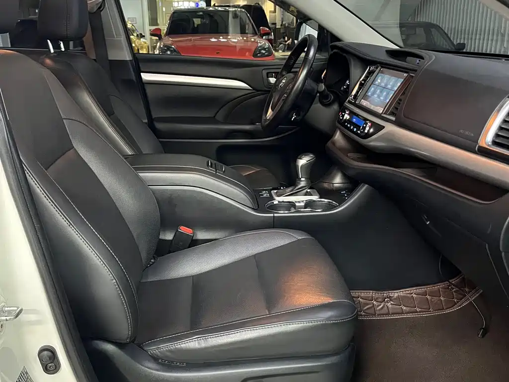 Toyota Highlander 2020 — фото 17