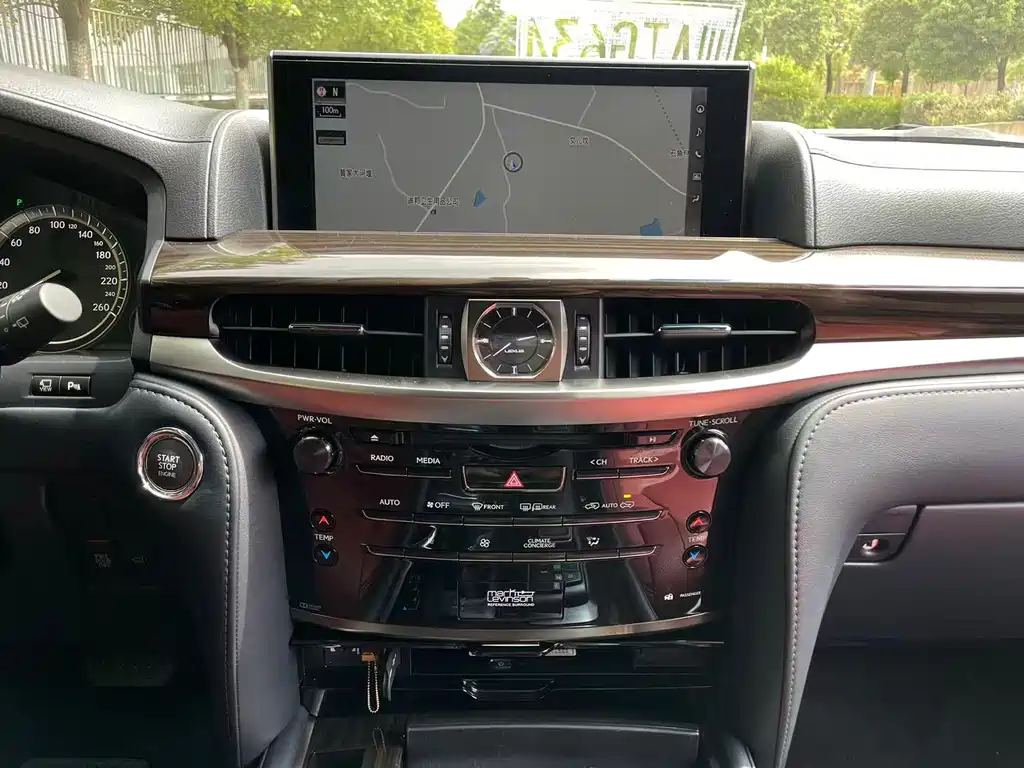 Lexus LX 2018 — фото 14