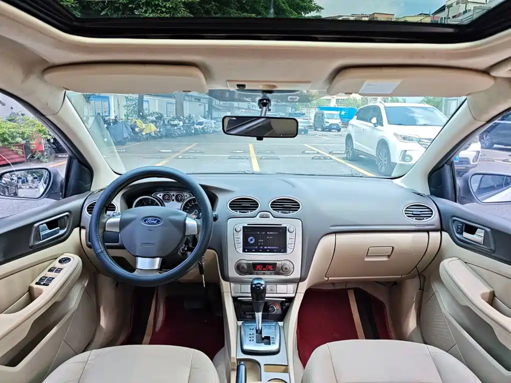 Ford Focus 2014 — фото 19