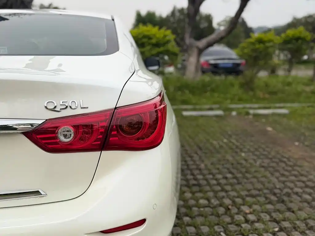 Infiniti Q50L 2017 — фото 8