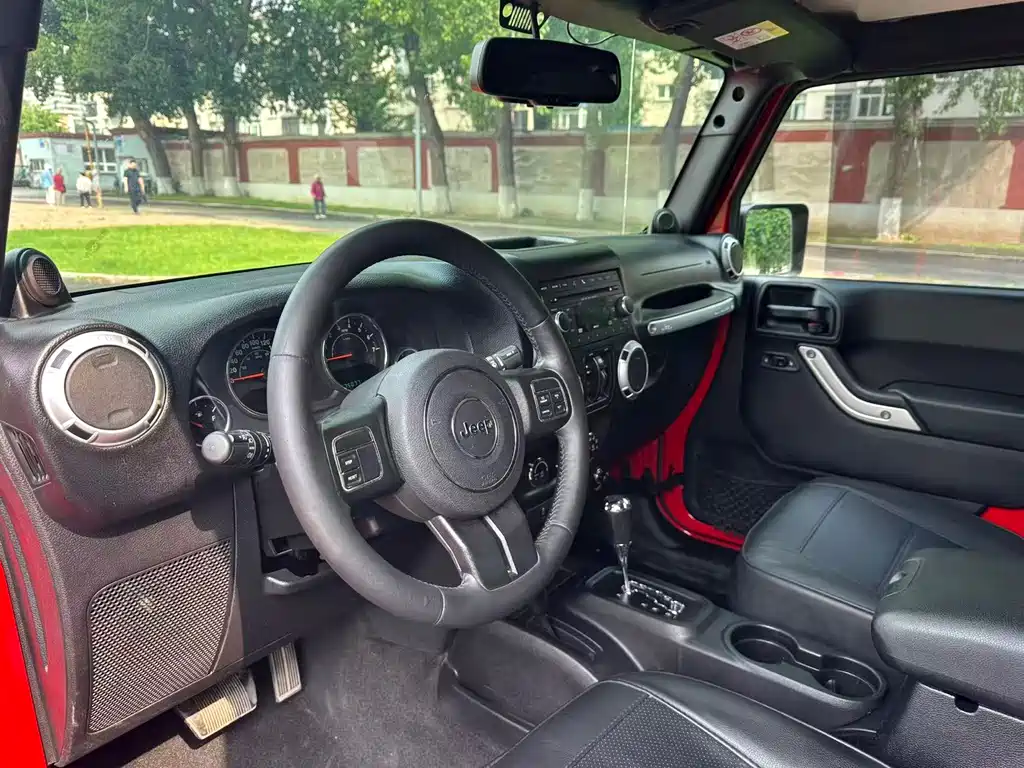 Jeep Wrangler 2014 — фото 9