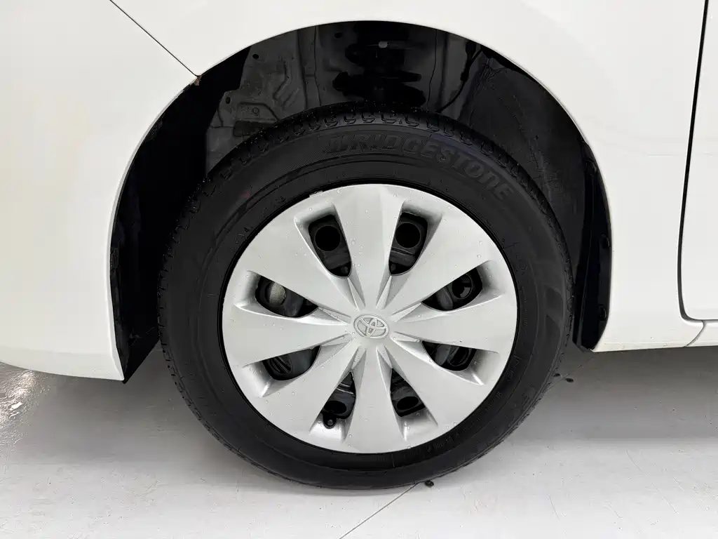 Toyota Yaris L 2022 — фото 8