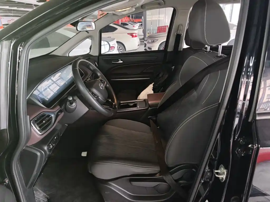 GAC Trumpchi M6 2022 — фото 15