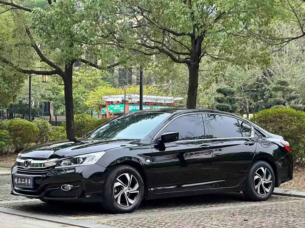 Honda Accord 2016 — фото 1