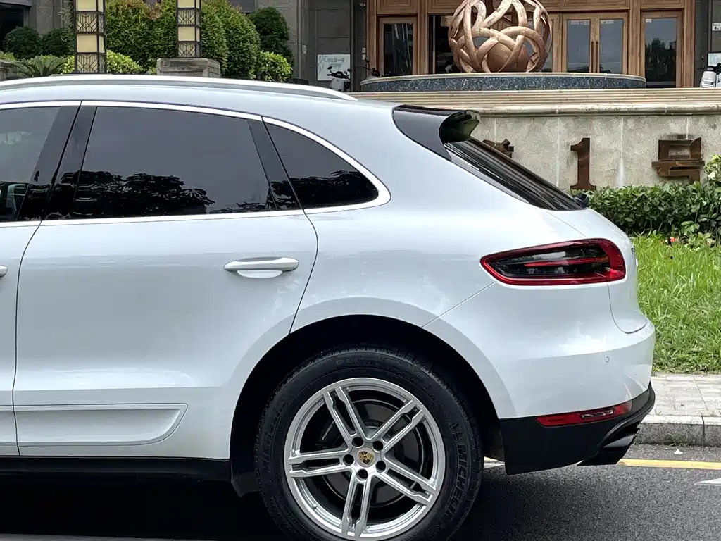 Porsche Macan 2018 — фото 23