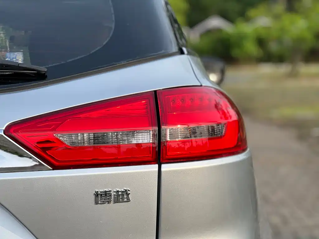 Geely Boyue 2018 — фото 30