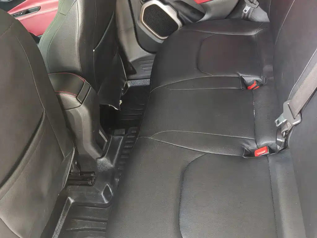 Jeep Renegade 2018 — фото 10