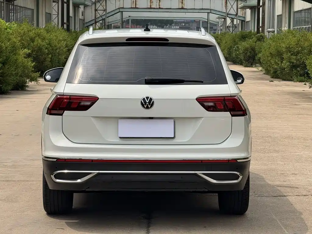 Volkswagen Tiguan L 2023 — фото 12