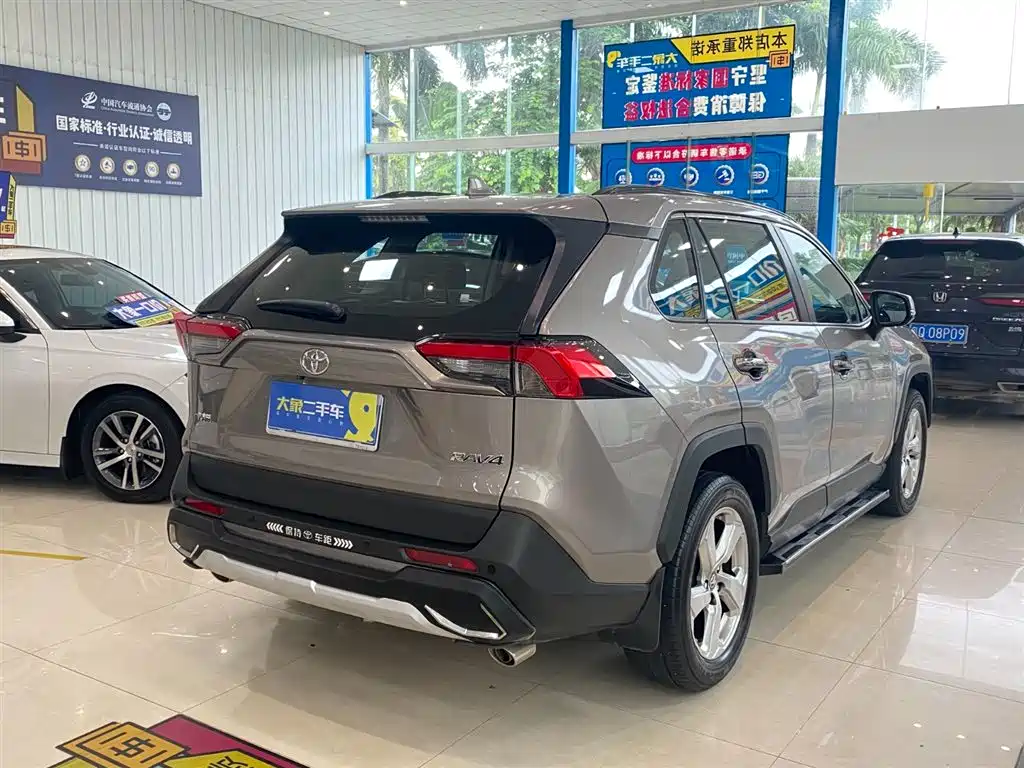 Toyota RAV4 2021 — фото 14