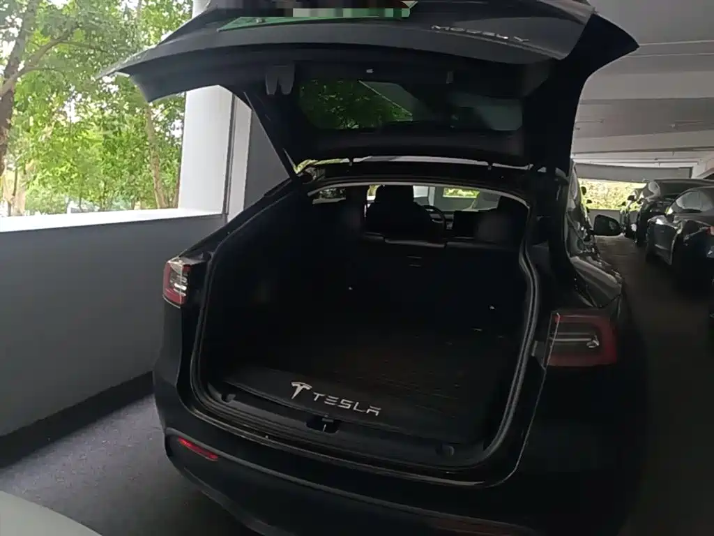 Tesla Model Y 2022 — фото 19