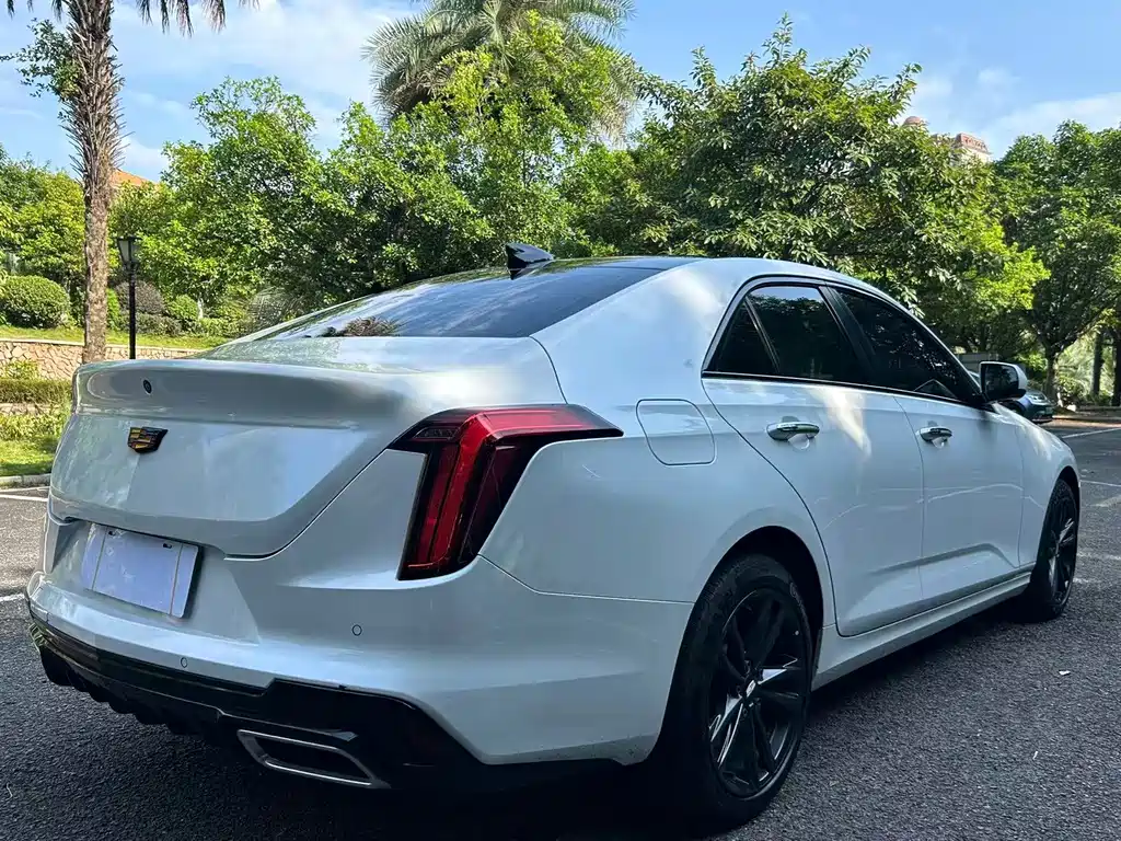 Cadillac CT4 2023 — фото 9