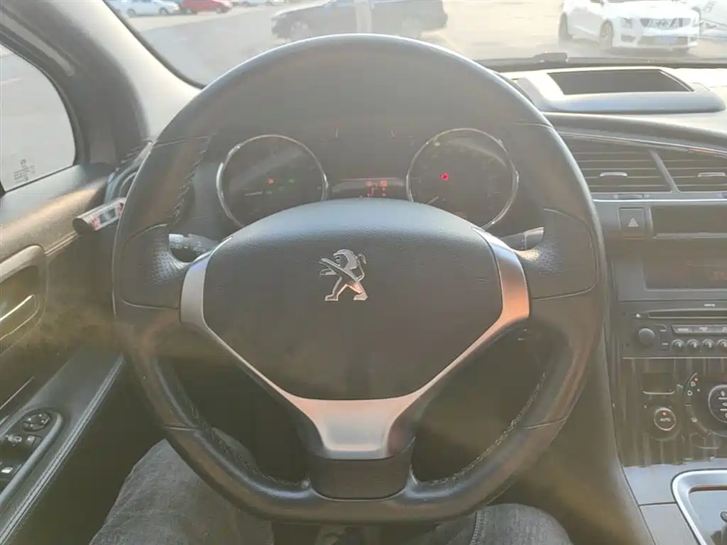 Peugeot 3008 2015 — фото 11
