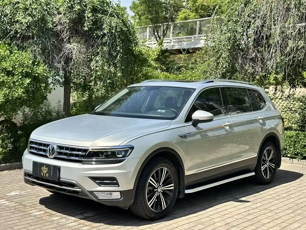 Volkswagen Tiguan L 2018 — фото 1