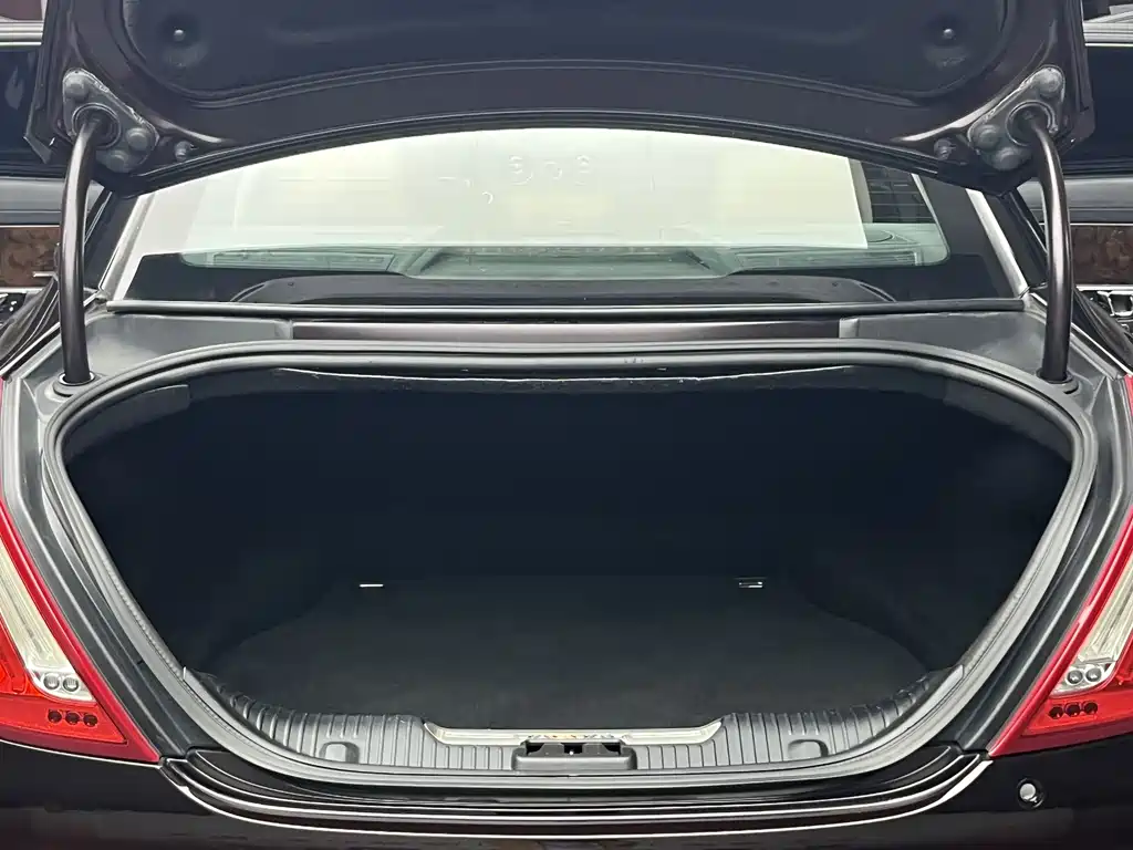Jaguar XJ 2015 — фото 32