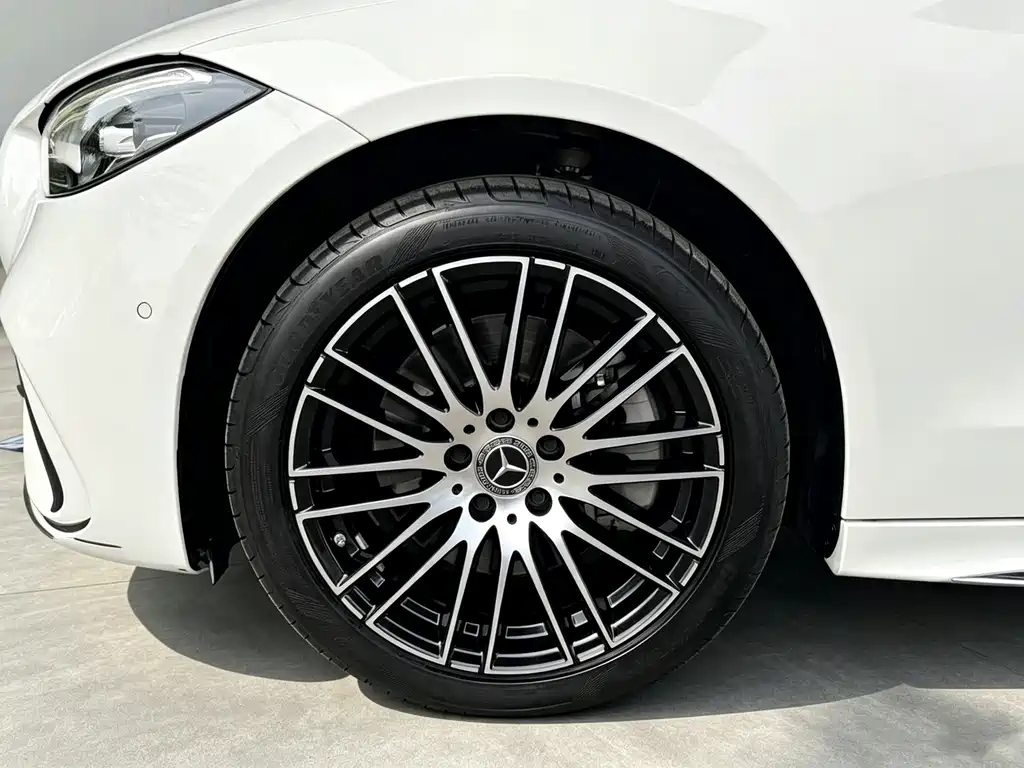 Mercedes-Benz C-Class 2023 — фото 17