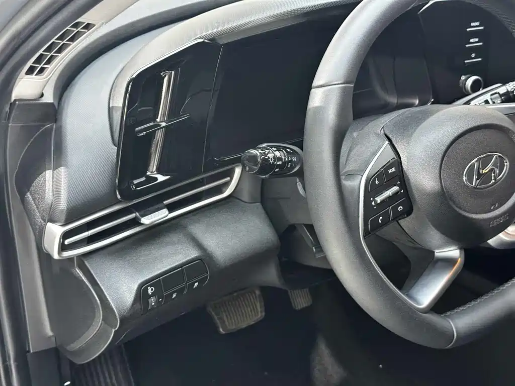 Hyundai Elantra 2023 — фото 10