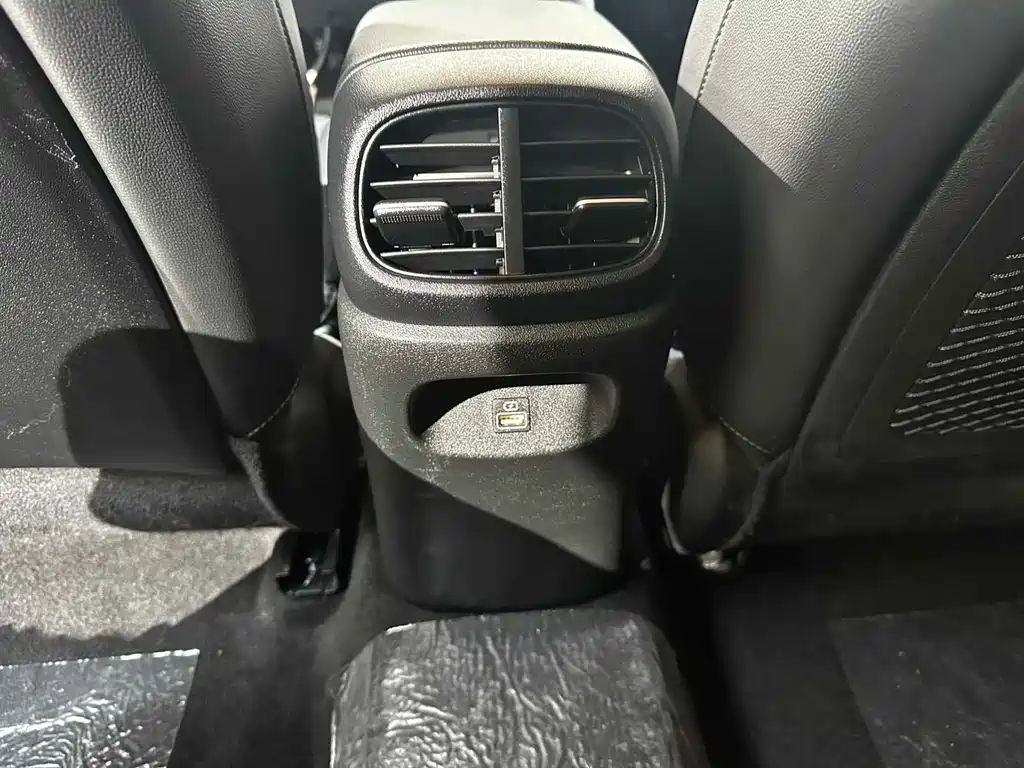 Hyundai Elantra 2023 — фото 20