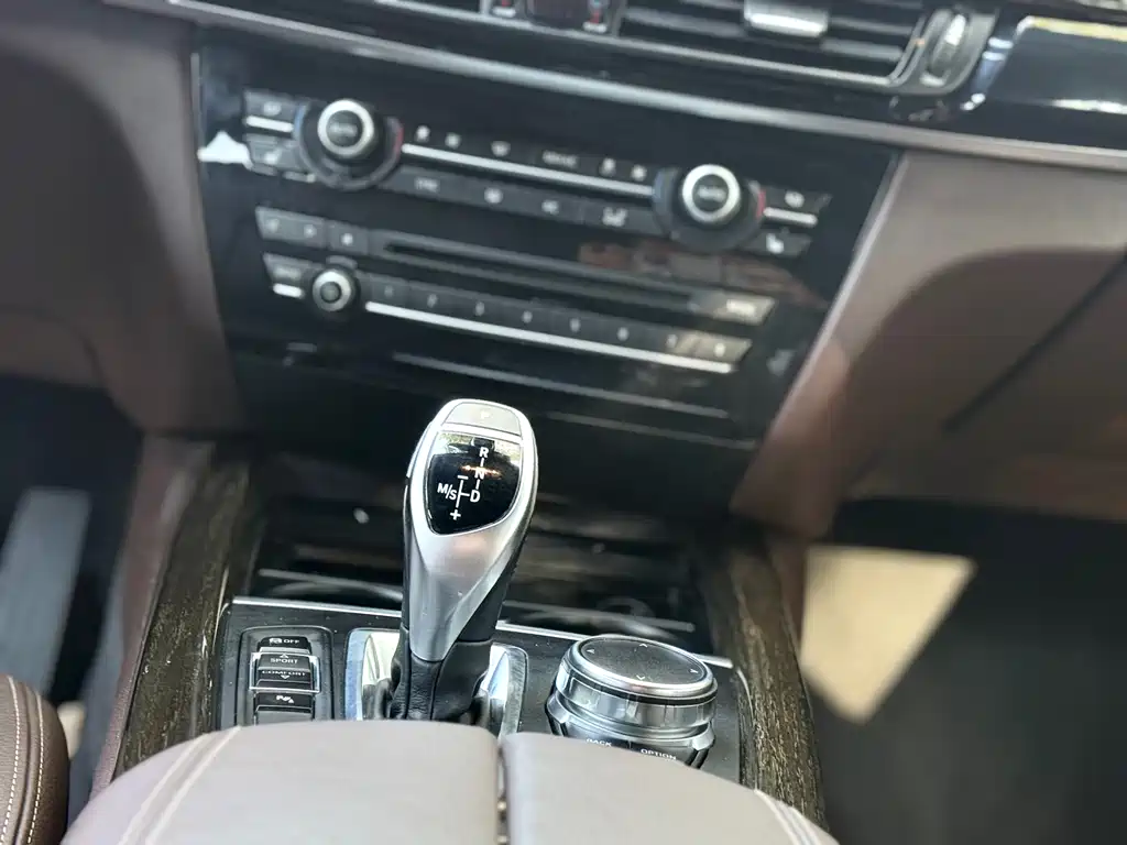 BMW X5 2018 — фото 12