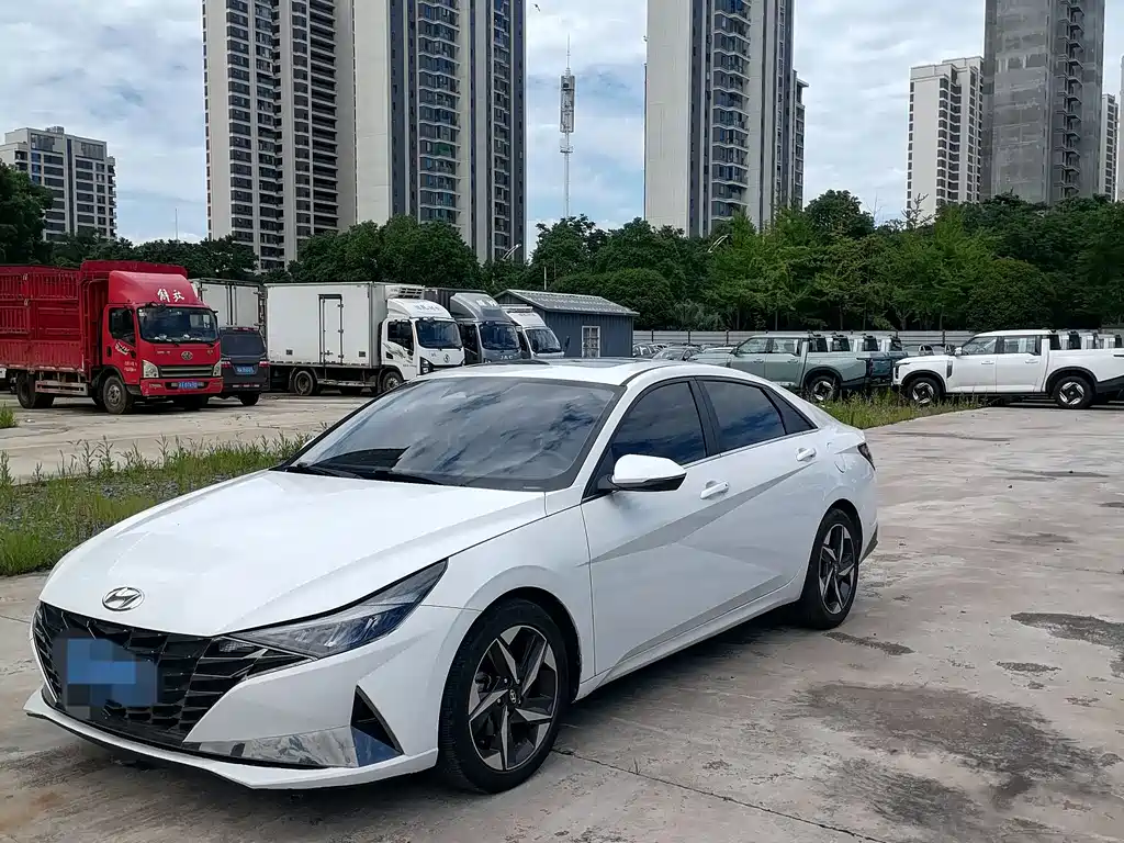 Hyundai Elantra 2022