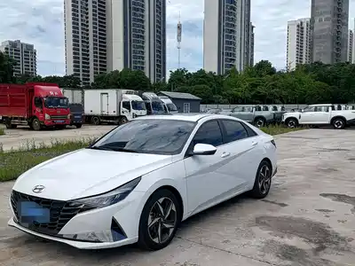 Hyundai Elantra 2022