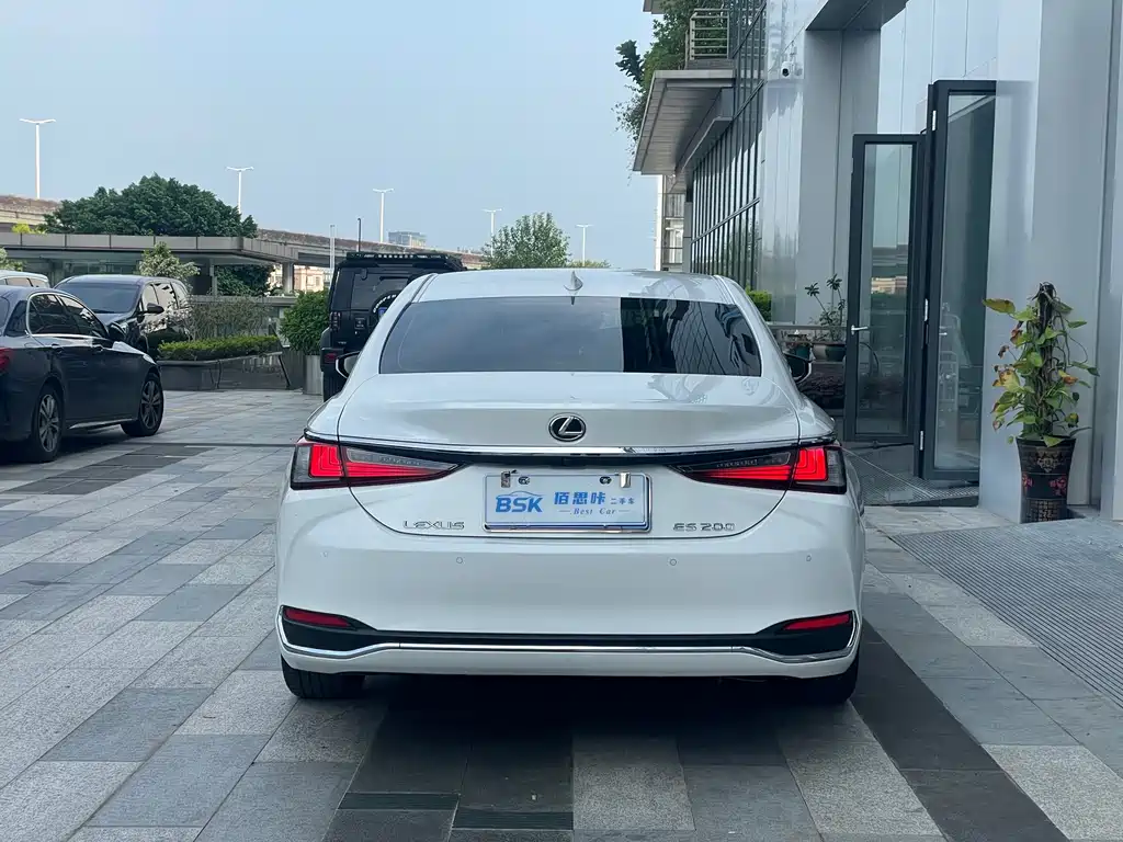 Lexus ES 2023 — фото 14