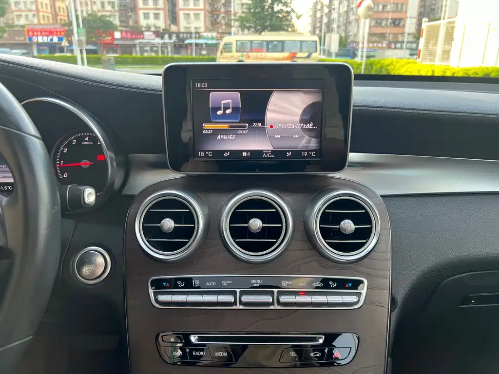 Mercedes-Benz GLC 2017 — фото 16