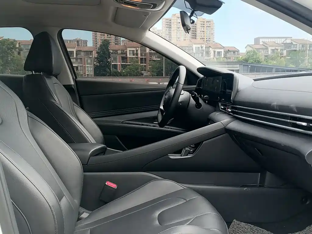 Hyundai Elantra 2022