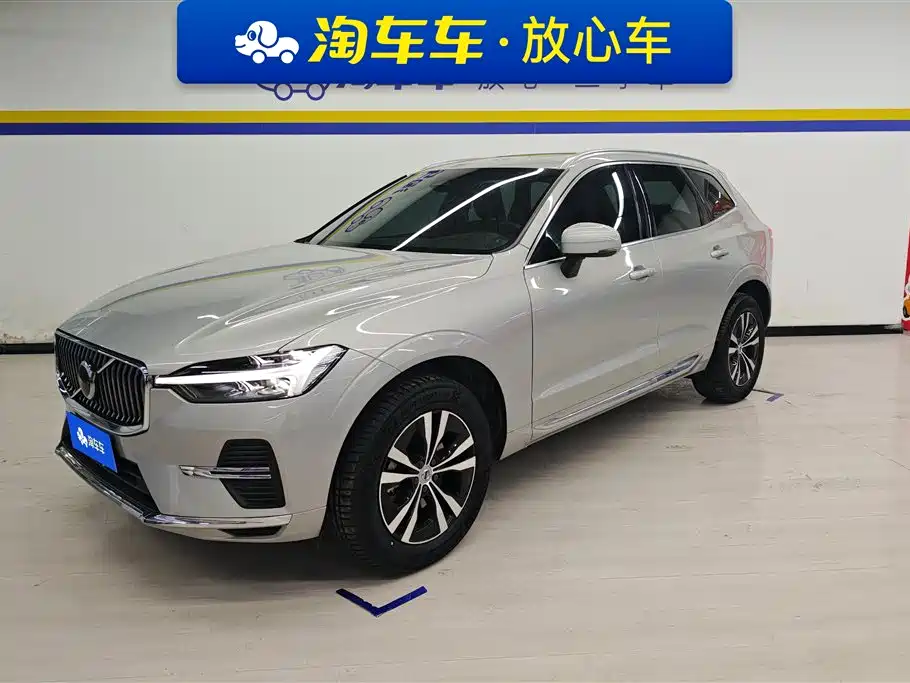 Volvo XC60 2023 — фото 1