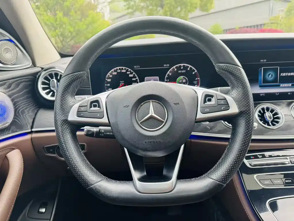 Mercedes-Benz E-Class 2017 — фото 11
