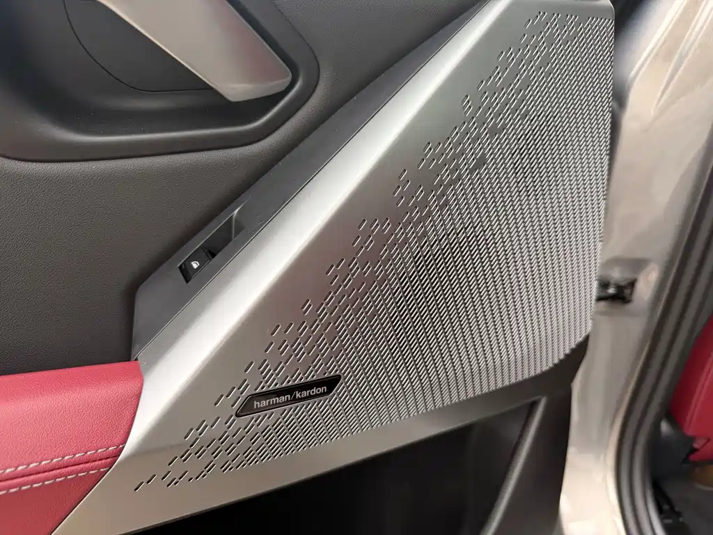 BMW 5 Series 2025 — фото 18