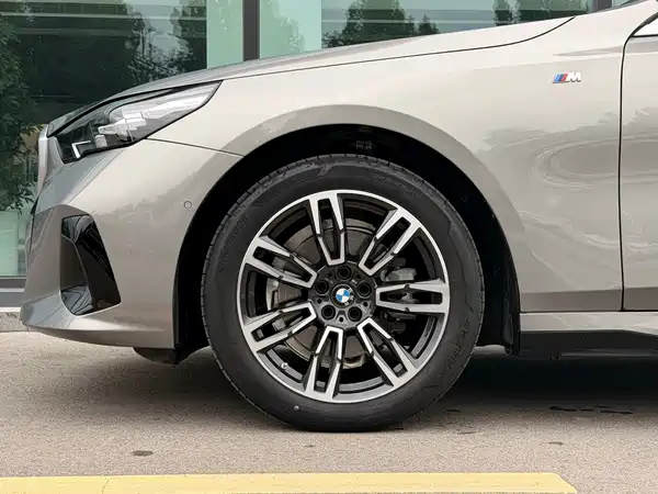 BMW 5 Series 2025
