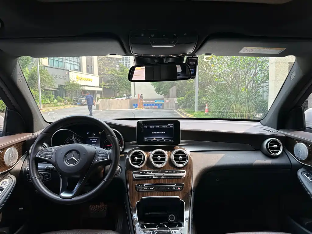 Mercedes-Benz GLC 2017 — фото 19