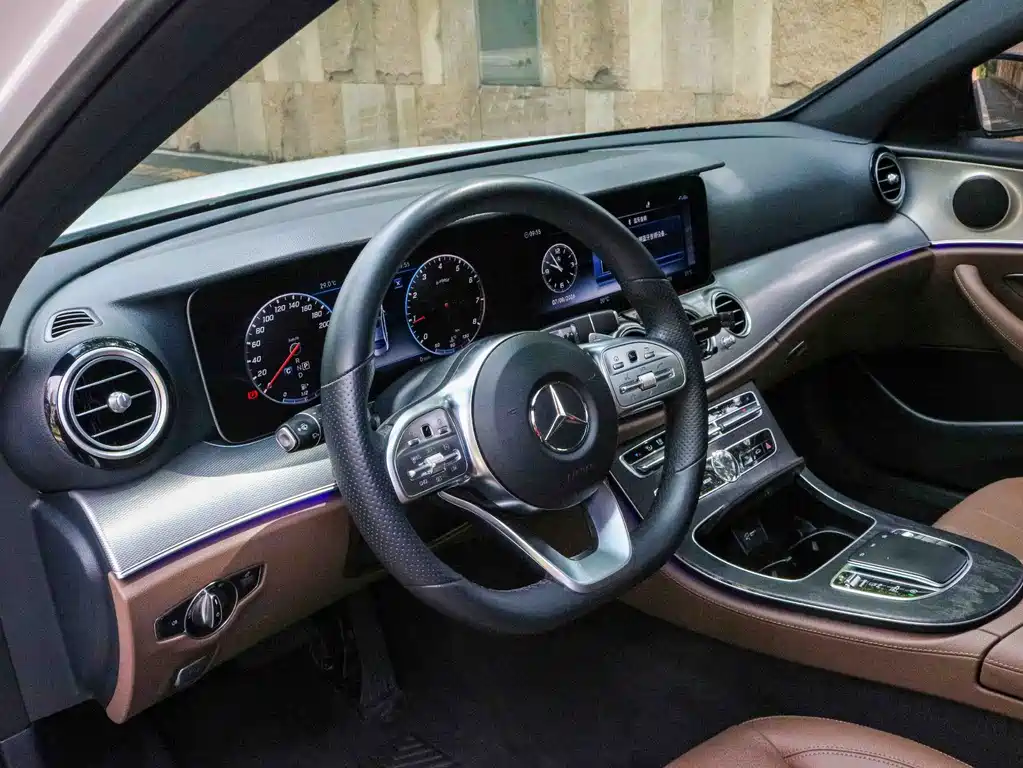 Mercedes-Benz E-Class 2019 — фото 11