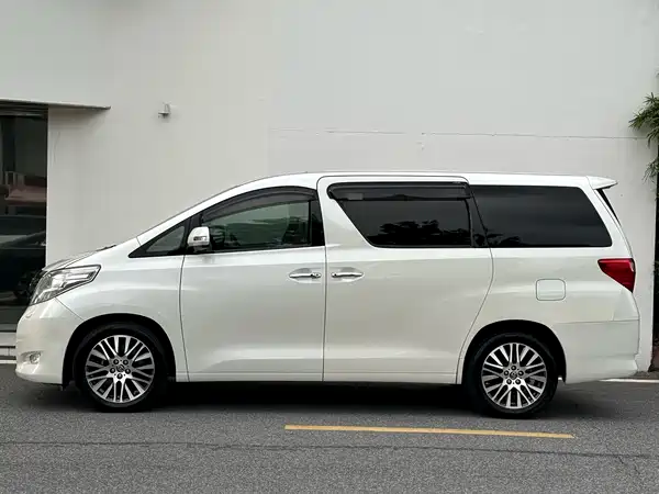 Toyota Alphard 2011