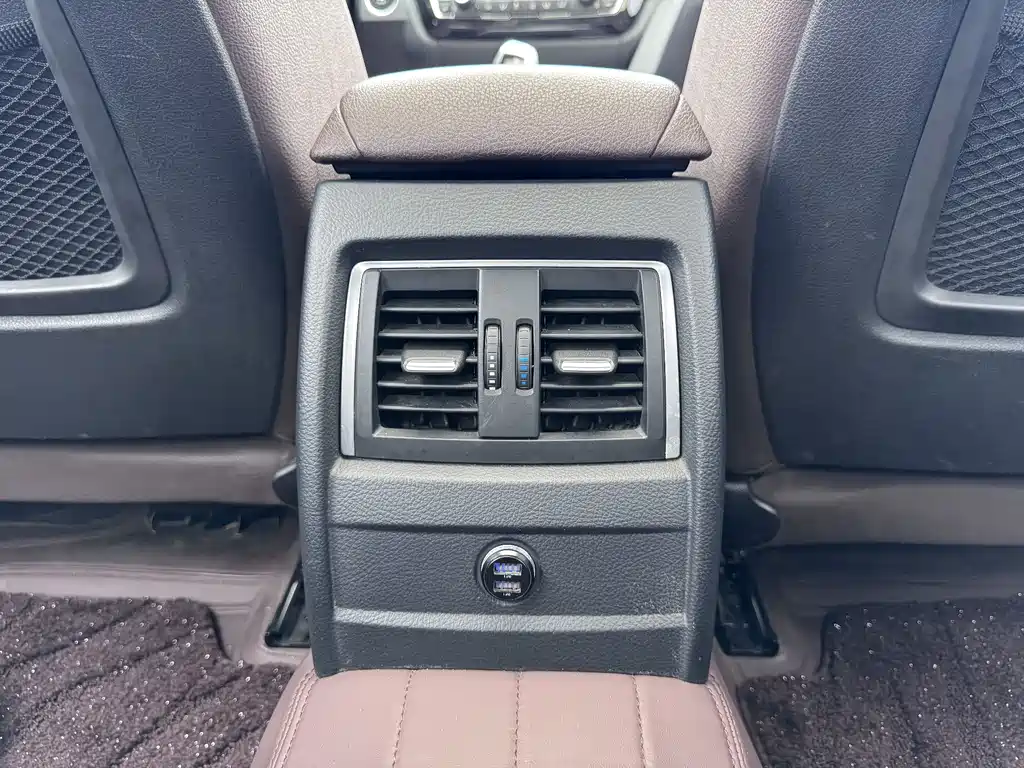 BMW 3 Series 2018 — фото 19