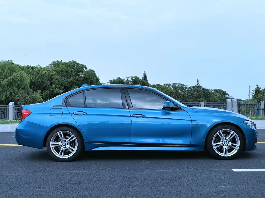 BMW 3 Series 2017 — фото 15