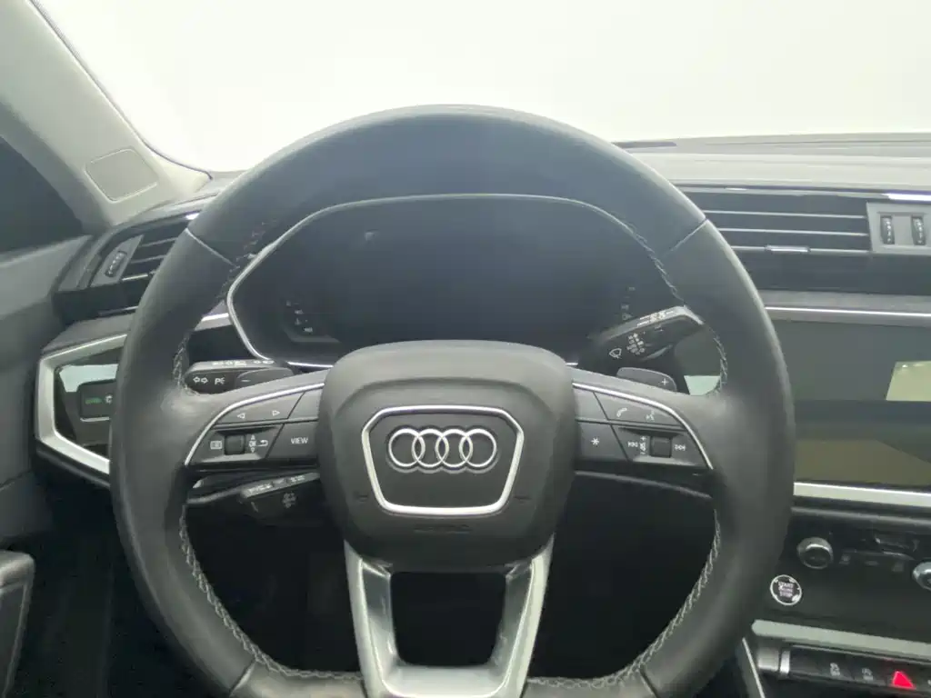 Audi Q3 2023 — фото 12