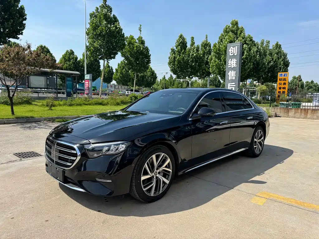 Mercedes-Benz E-Class 2025 — фото 1